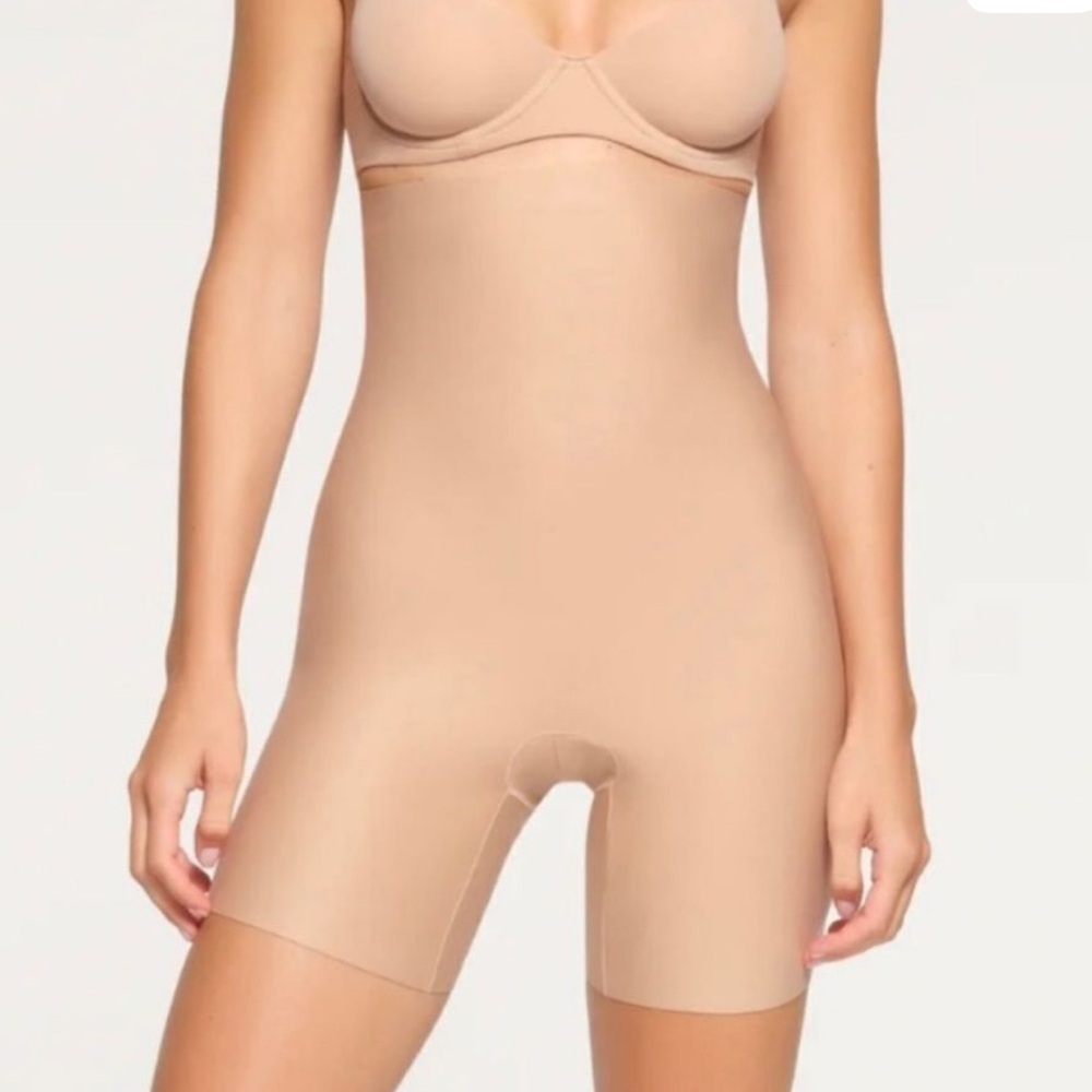 SKIMS Body Core Sculpt High Waisted Sculpting Shorts $80 NWT Tonal Logo